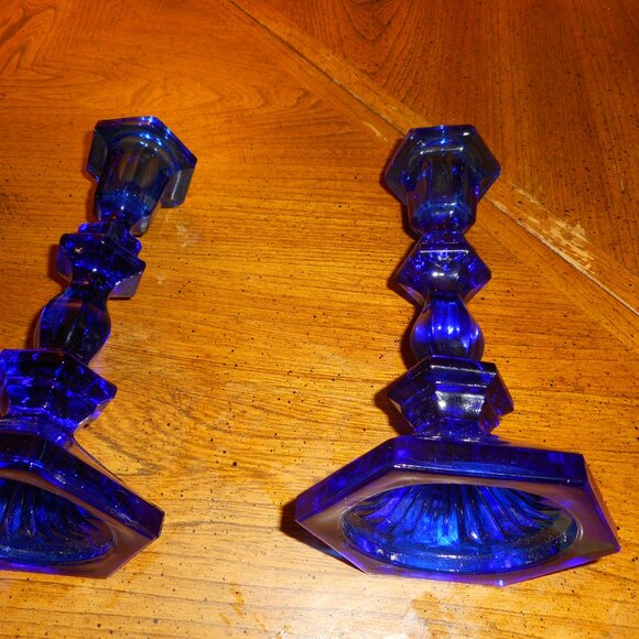 2 matching CANDLESTICK holders ... cobalt blue in color (looks purple ) - Picture 4 of 6